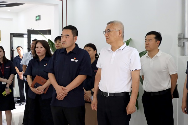 東麗區委書記賈堤一行走進金橋集團調研企業穩定就業工作